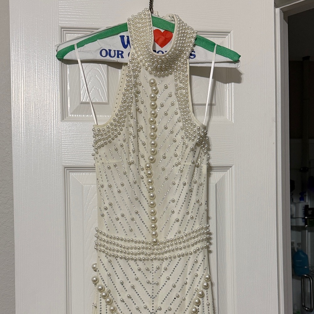 Chic Backless Pearl-Studded Dress in Cream